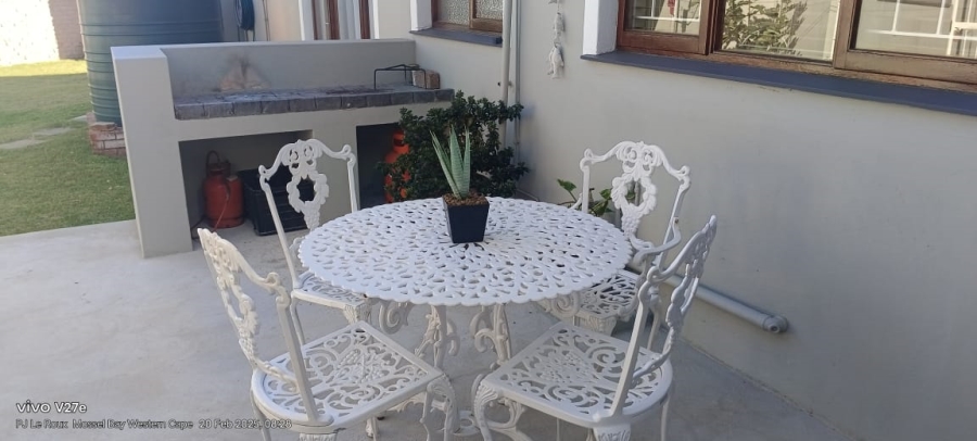 5 Bedroom Property for Sale in Hartenbos Central Western Cape